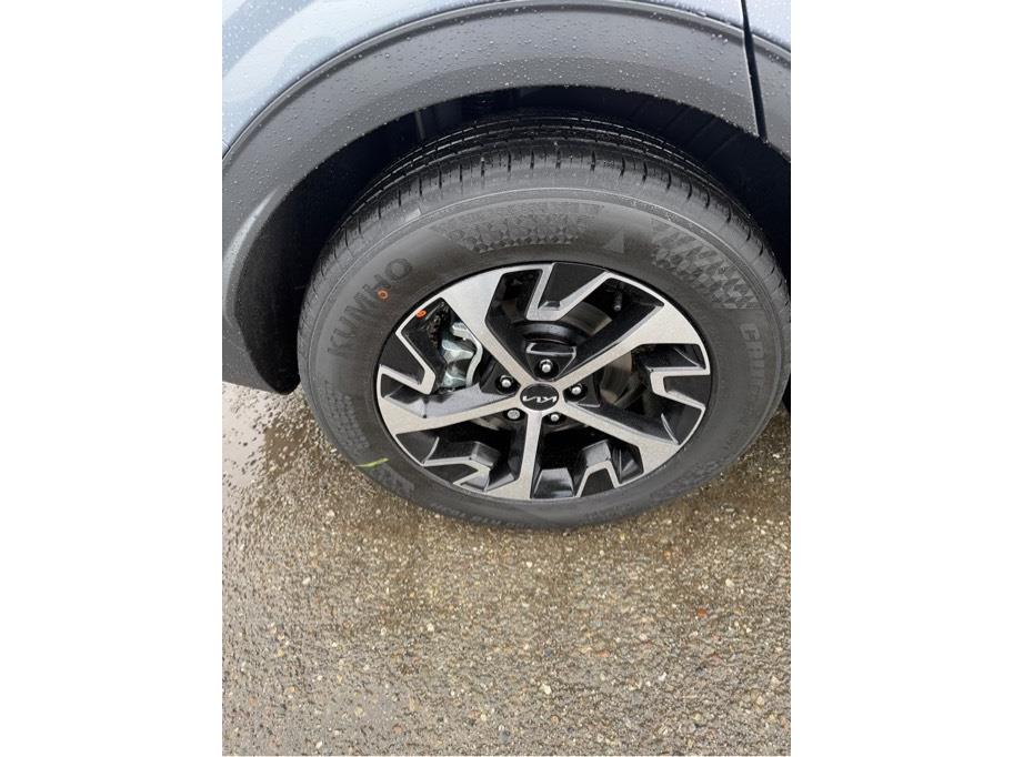 Vehicle image 8 of 24