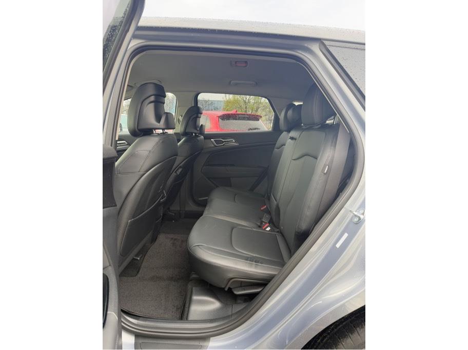 Vehicle image 10 of 24