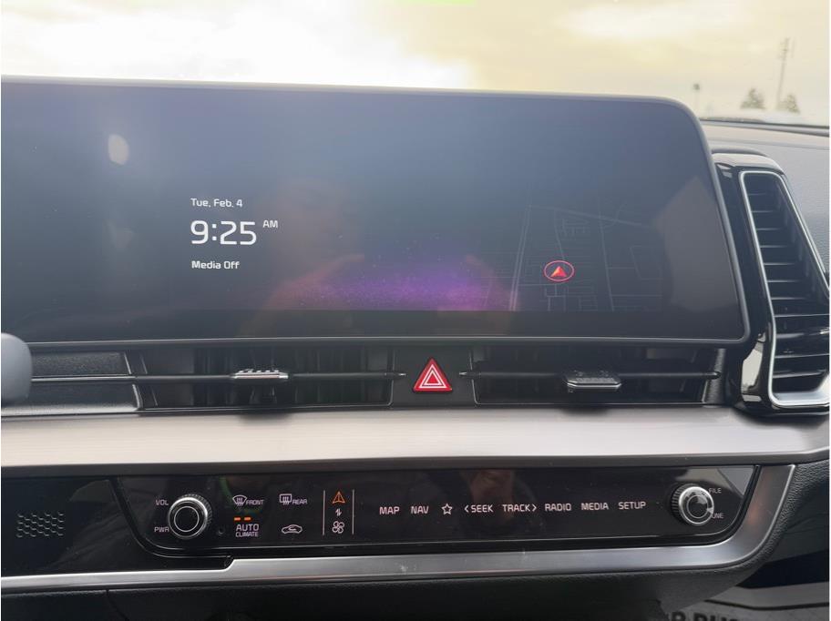 Vehicle image 18 of 24