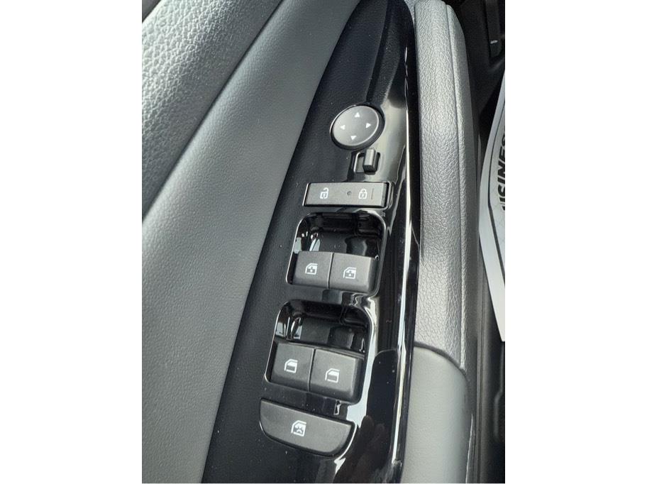 Vehicle image 23 of 24
