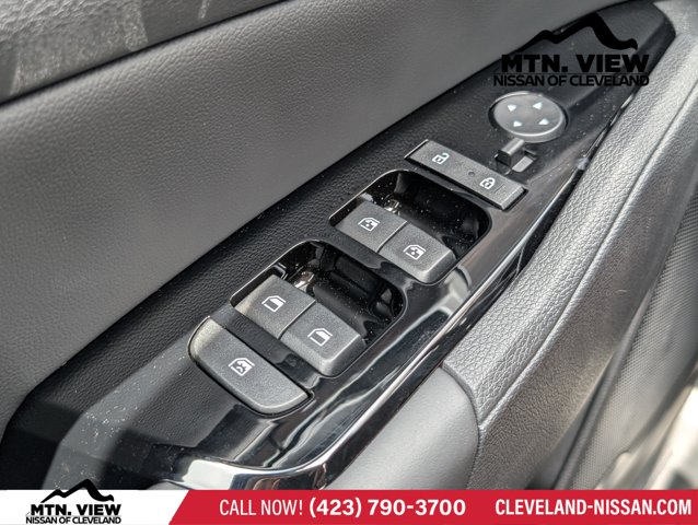 Vehicle image 18 of 29