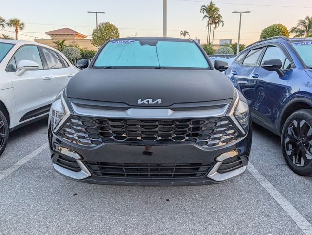 2025 Kia Sportage EX Image 2 of 21