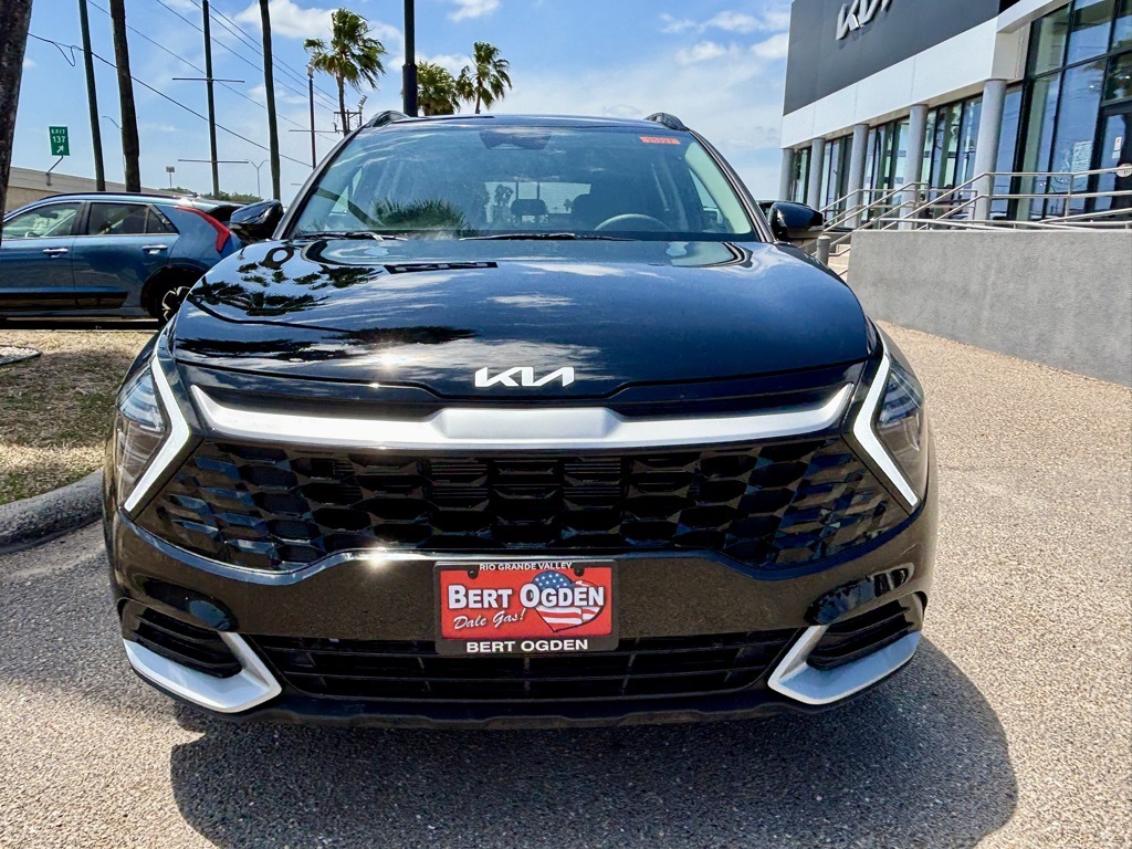2025 Kia Sportage EX Image 2 of 23