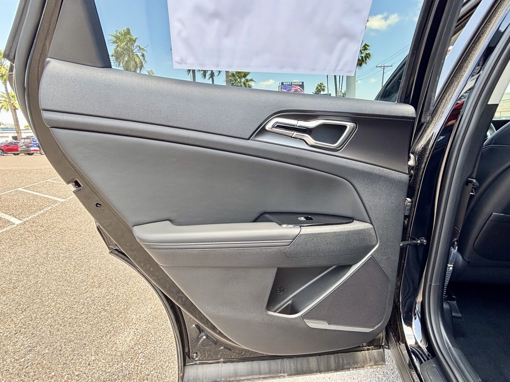 2025 Kia Sportage EX Image 16 of 23