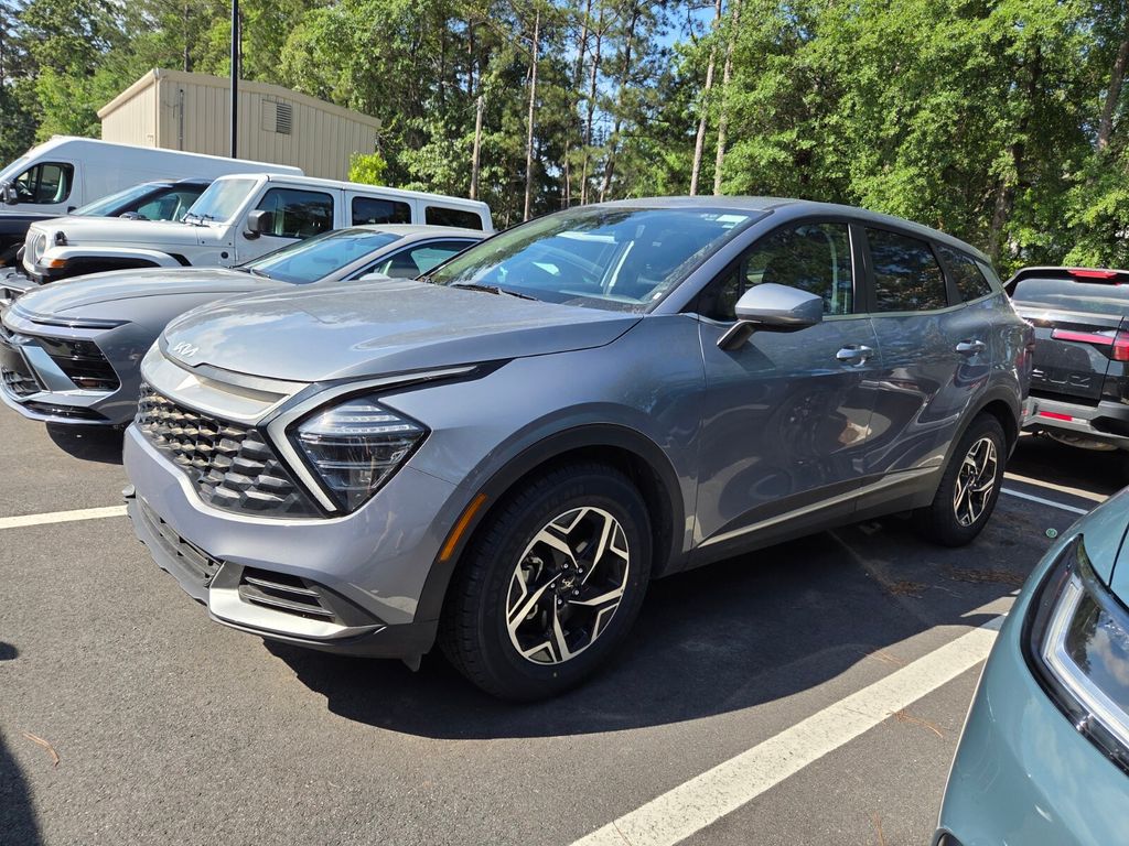 2025 Kia Sportage LX Image 1 of 4