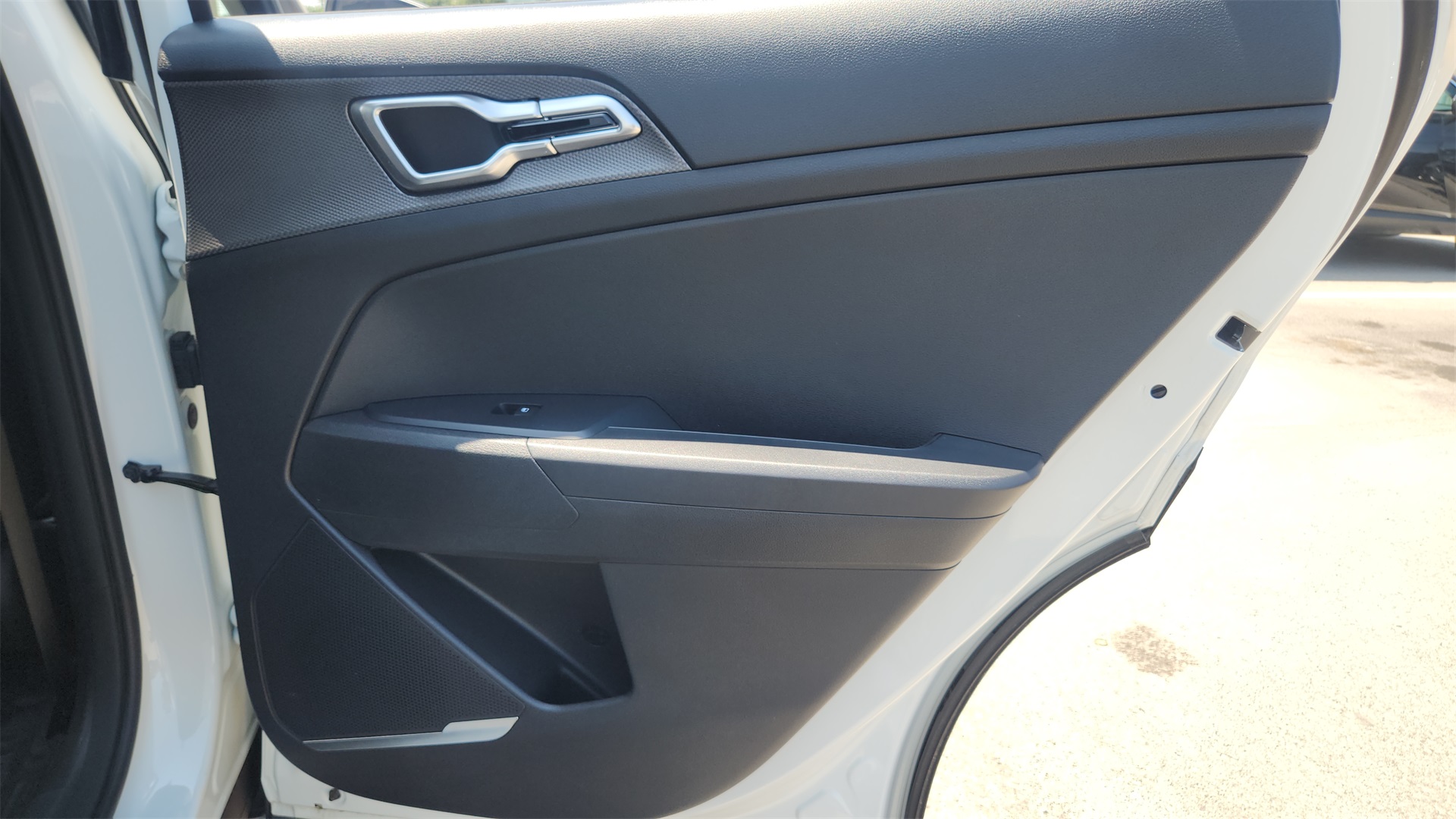 Vehicle image 21 of 40