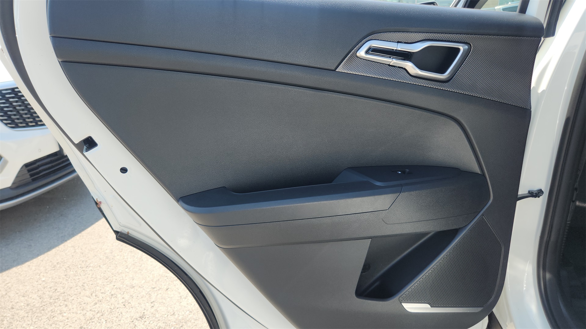 Vehicle image 16 of 40