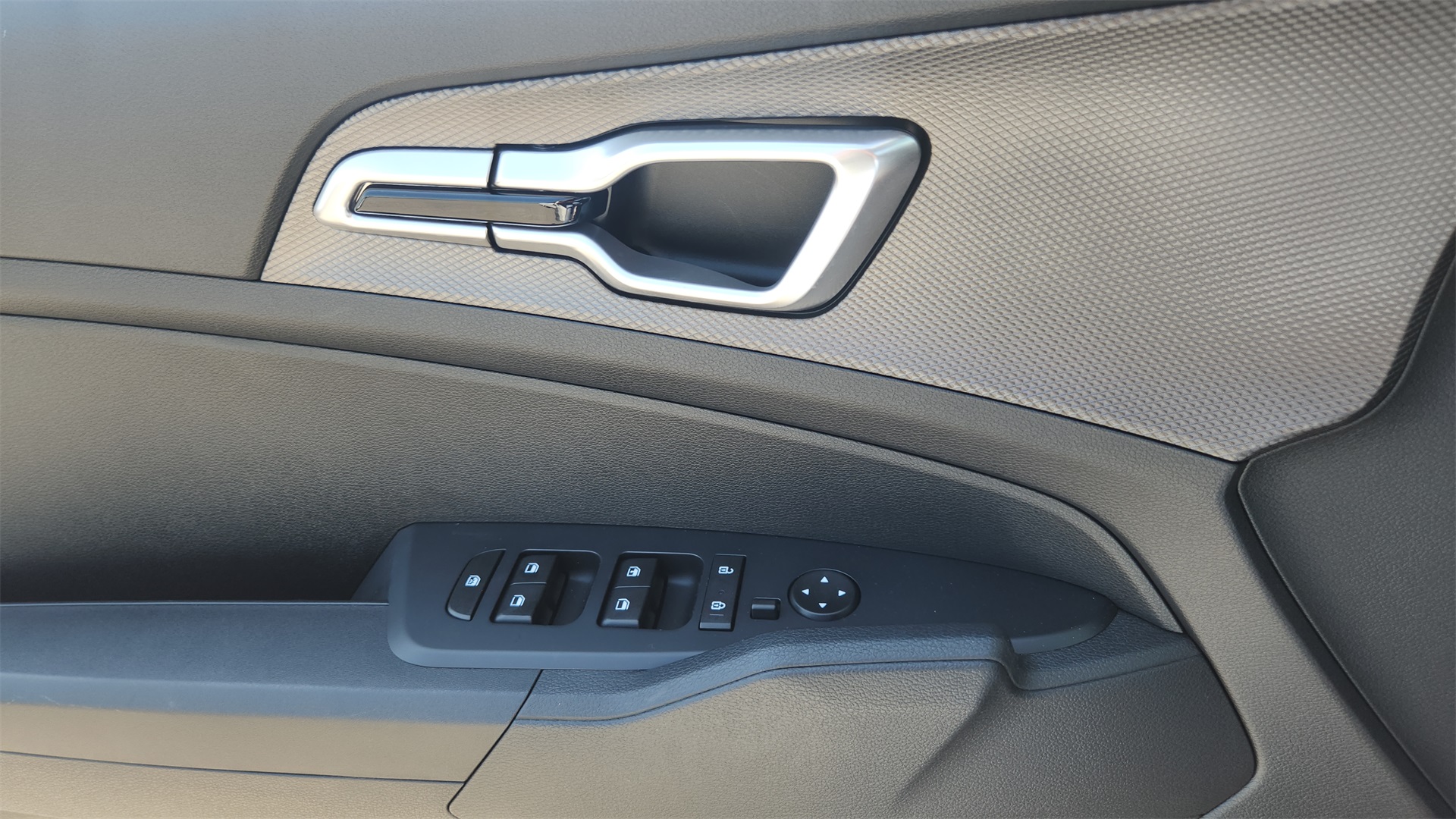 Vehicle image 13 of 40