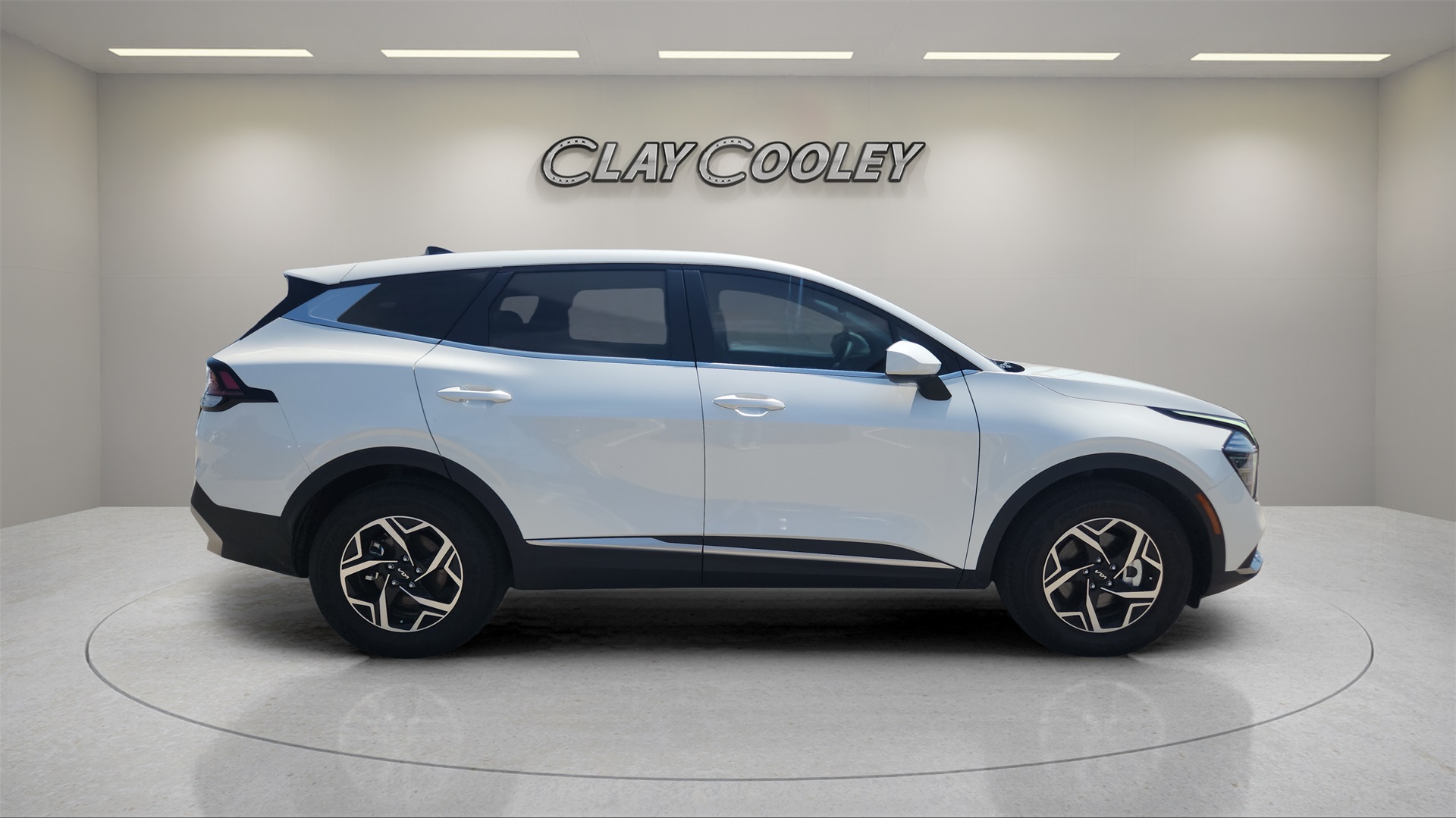 Vehicle image 4 of 40