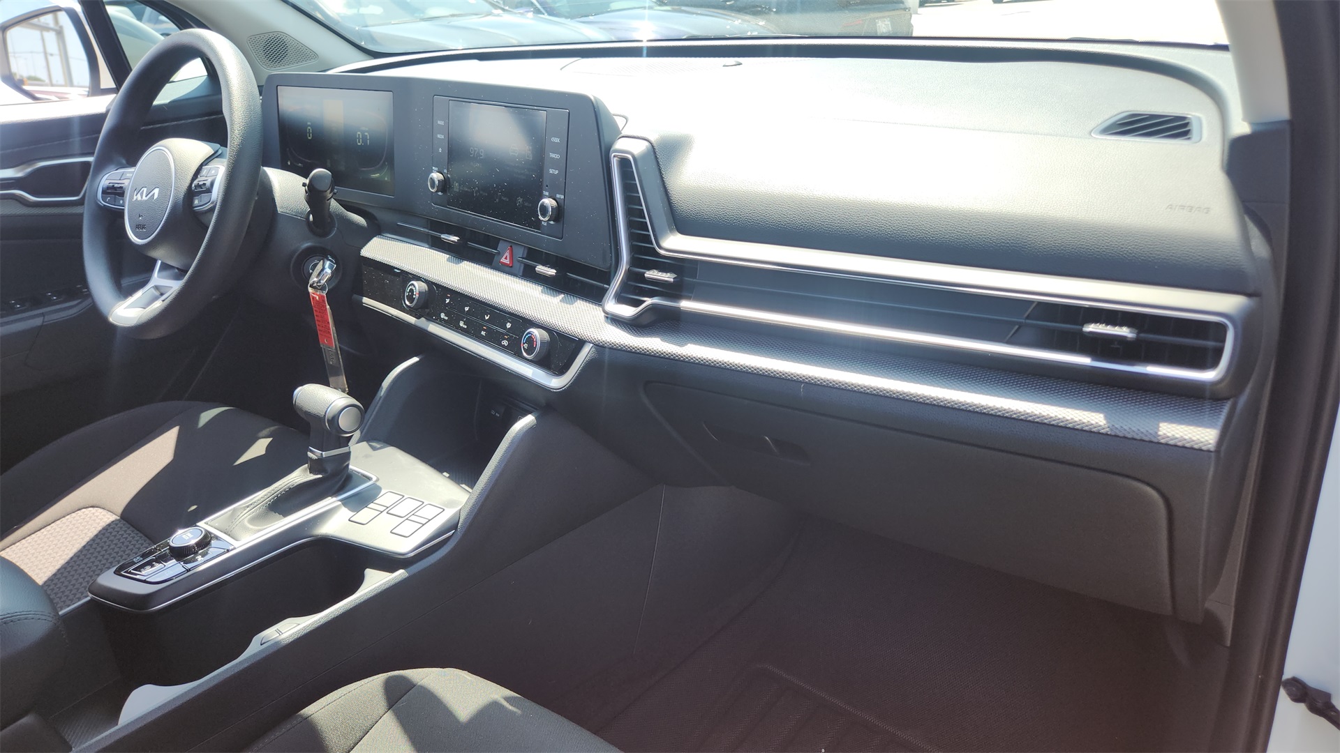 Vehicle image 17 of 40