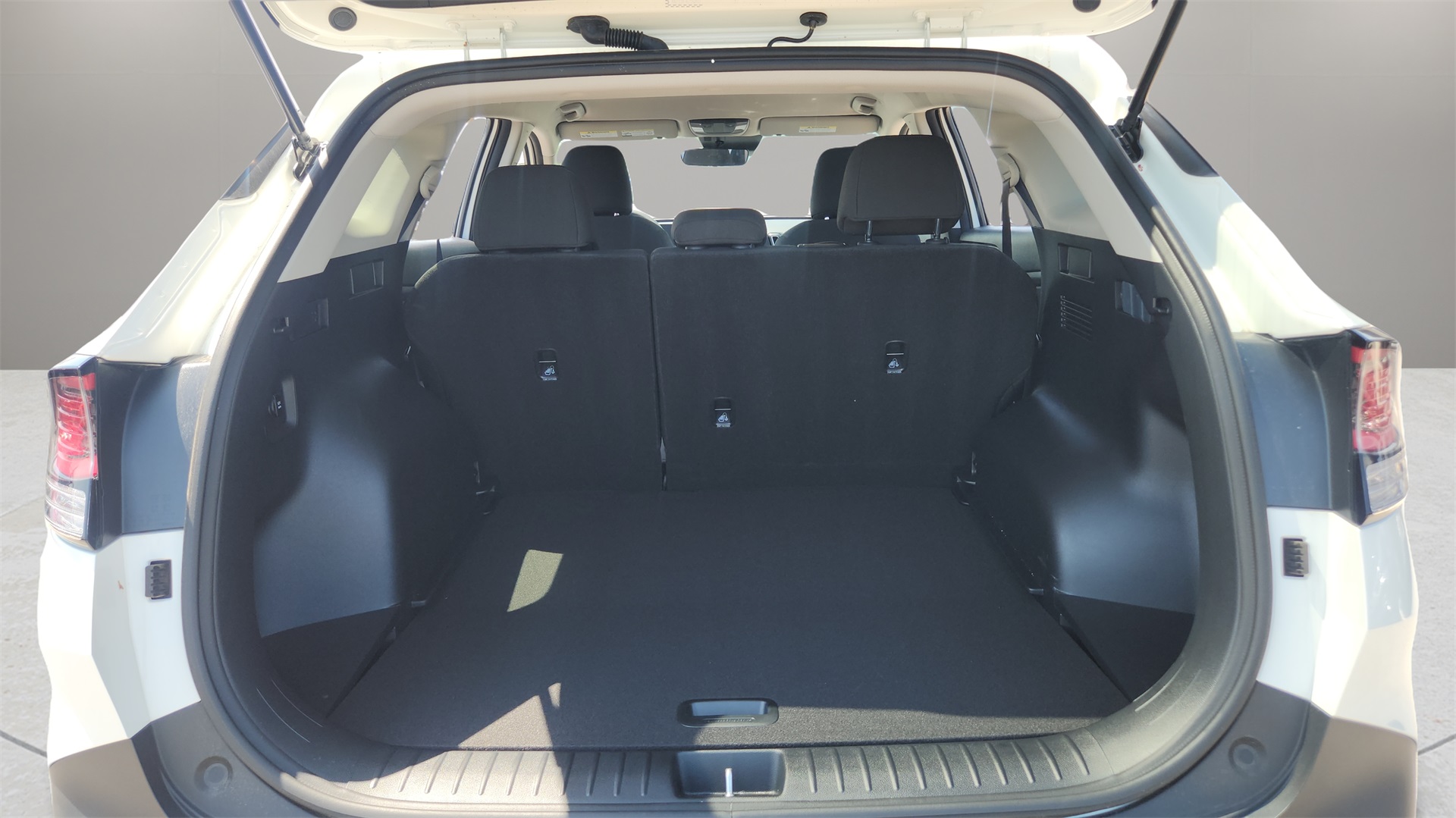 Vehicle image 22 of 40