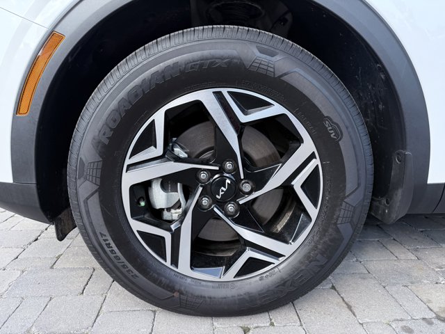 Vehicle image 96 of 100