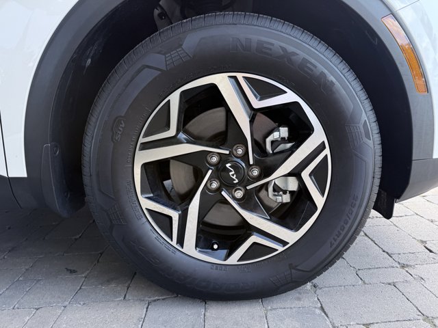 Vehicle image 92 of 100