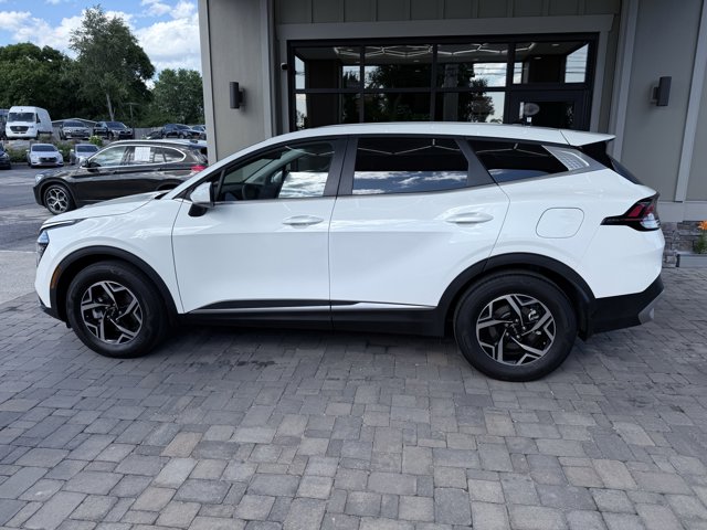 Vehicle image 32 of 100