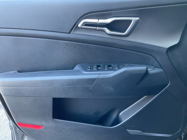 2025 Kia Sportage LX Image 20 of 22
