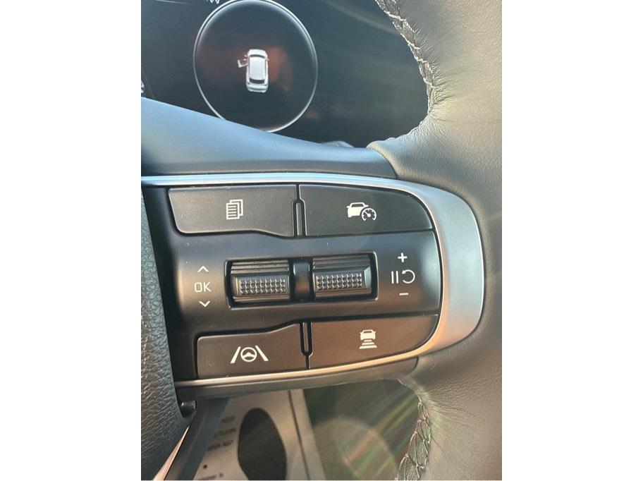Vehicle image 18 of 20
