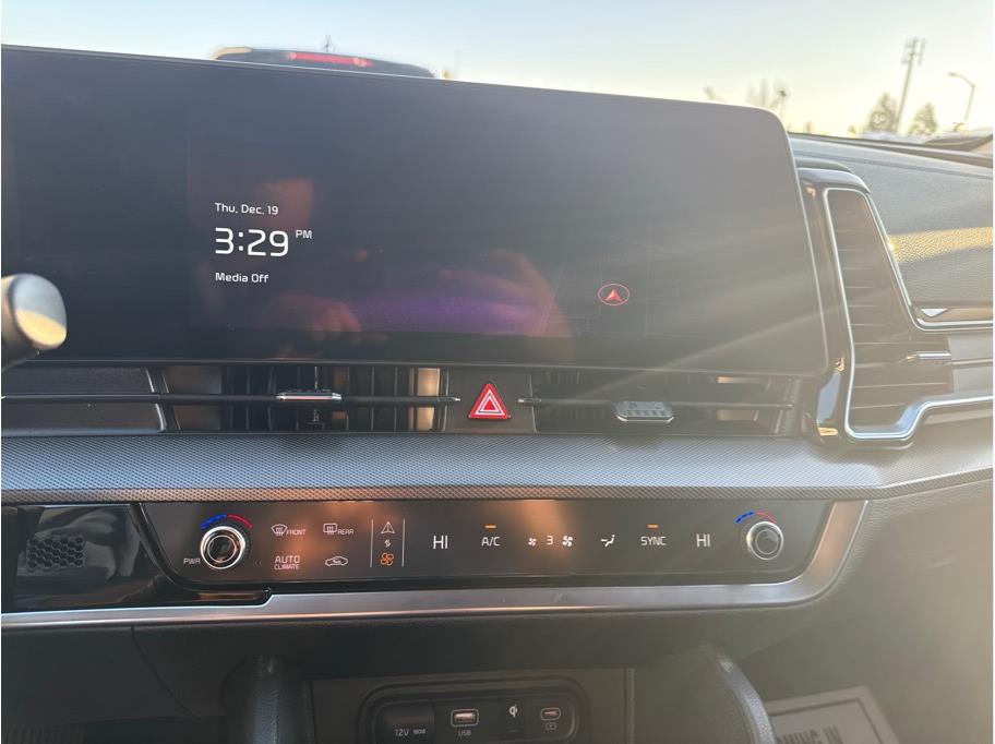 Vehicle image 16 of 20