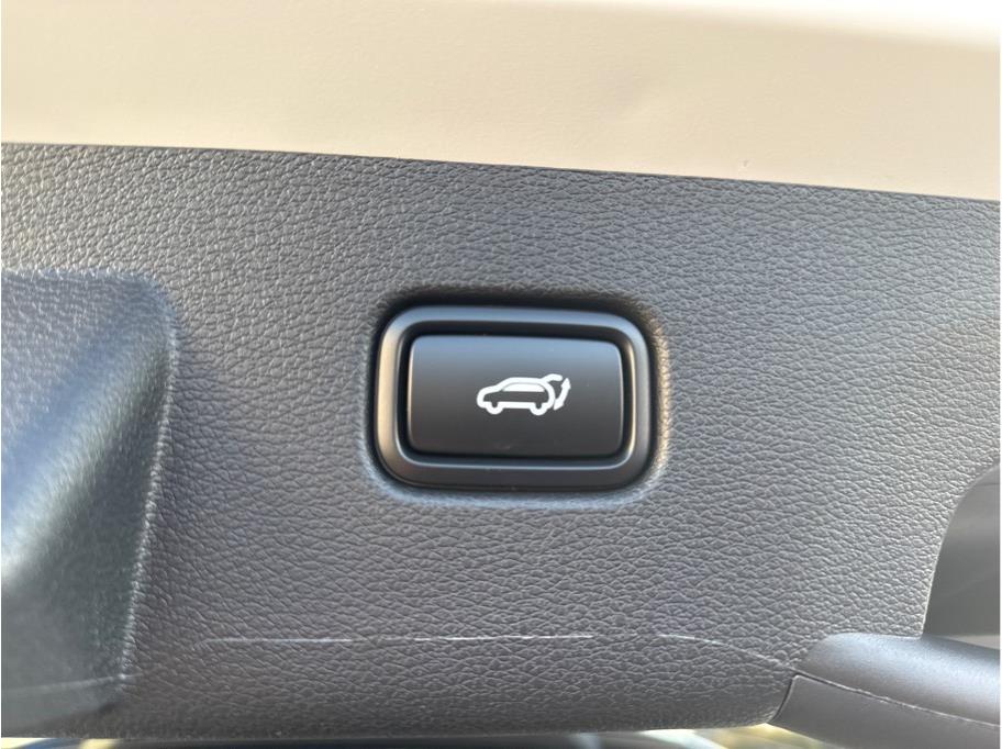 Vehicle image 11 of 20