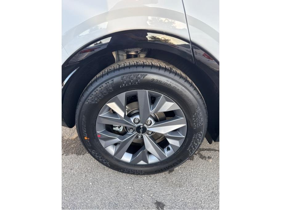 Vehicle image 9 of 20