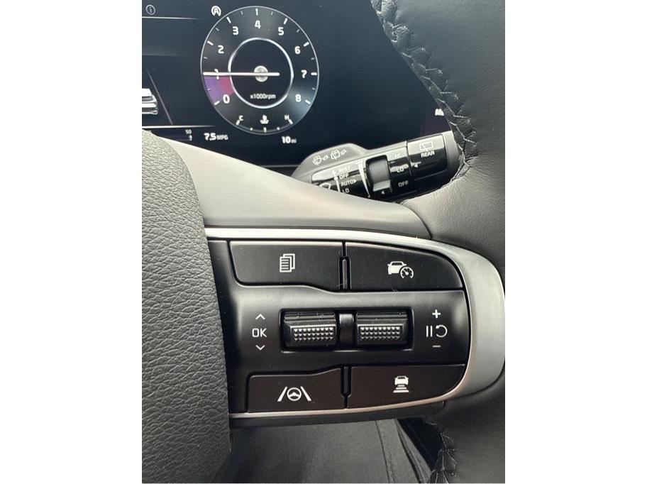 Vehicle image 18 of 20