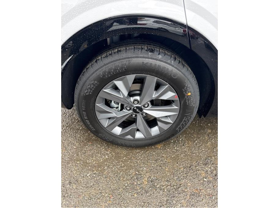 Vehicle image 9 of 20