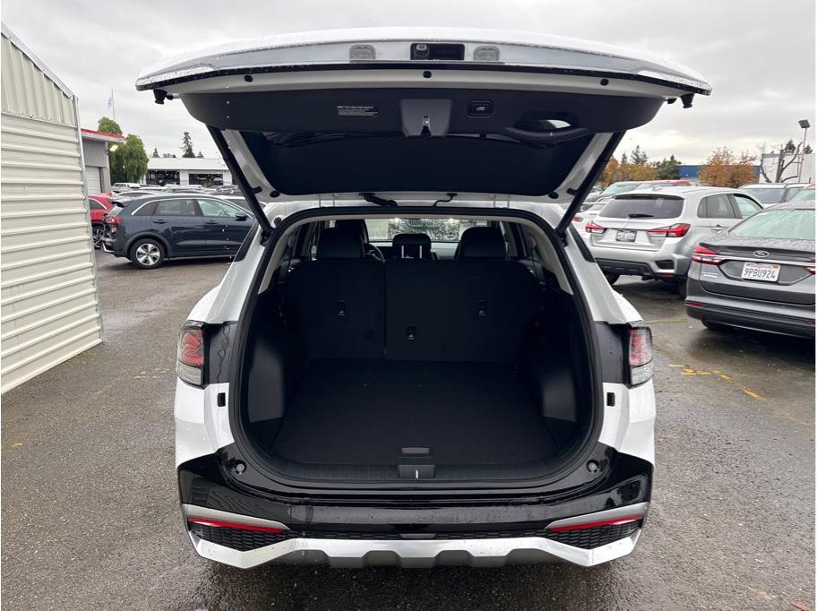 Vehicle image 10 of 20