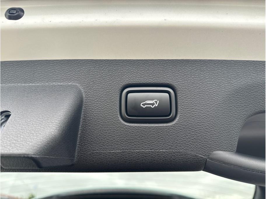 Vehicle image 11 of 20