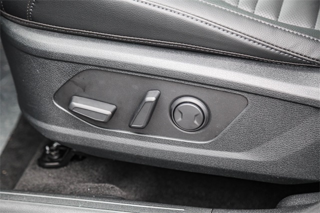 Vehicle image 20 of 24