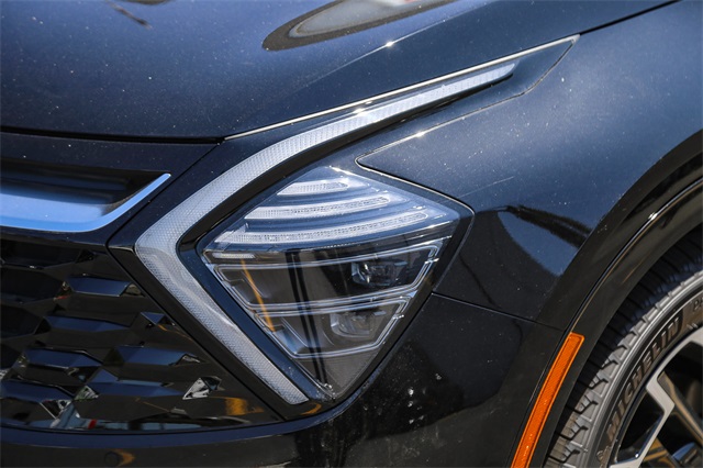 Vehicle image 14 of 24