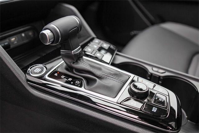 Vehicle image 12 of 24