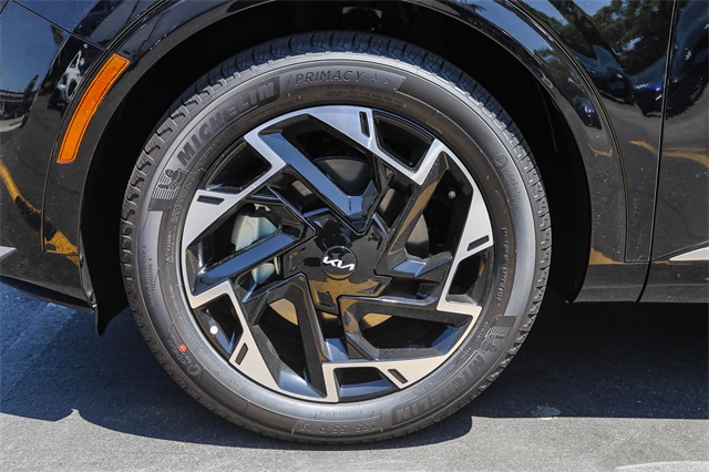 Vehicle image 16 of 24