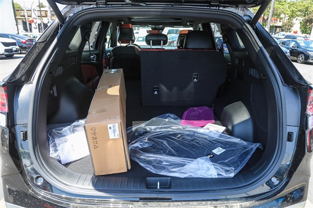 Vehicle image 18 of 24