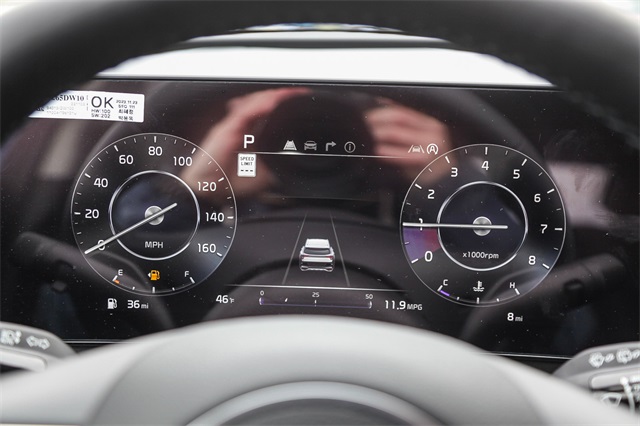Vehicle image 21 of 24