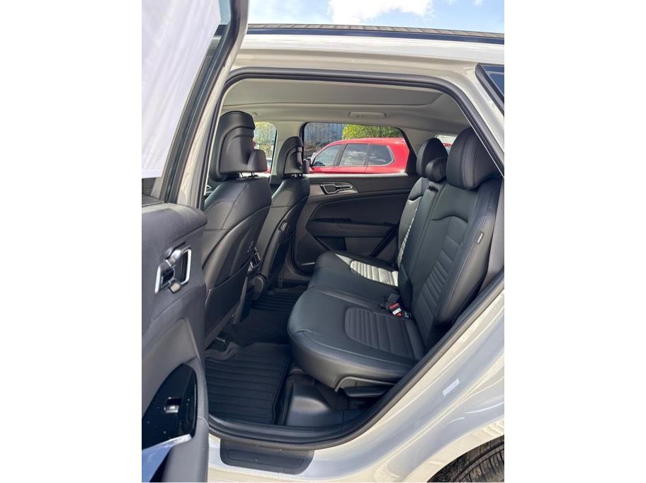 Vehicle image 11 of 22