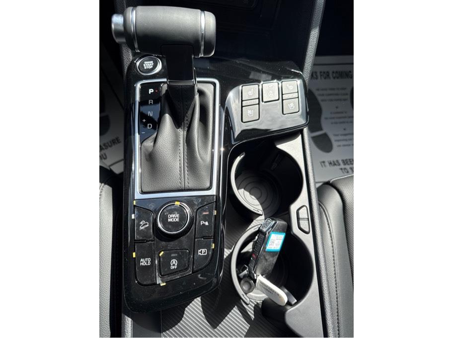 Vehicle image 15 of 22
