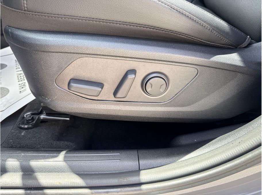 Vehicle image 14 of 22