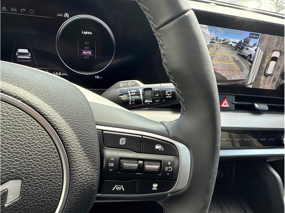 Vehicle image 20 of 22