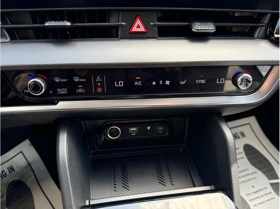 Vehicle image 16 of 22