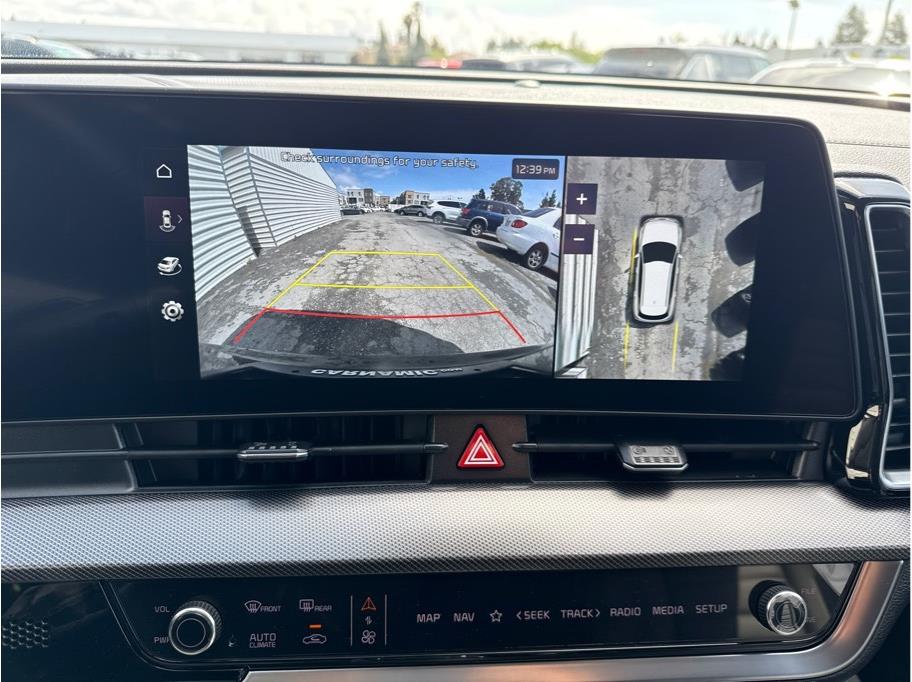 Vehicle image 18 of 22