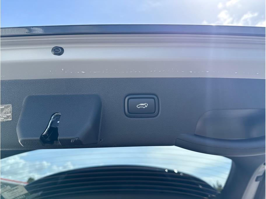 Vehicle image 10 of 22