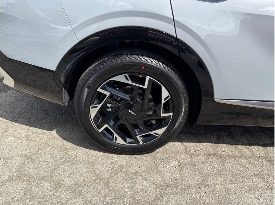 Vehicle image 8 of 22