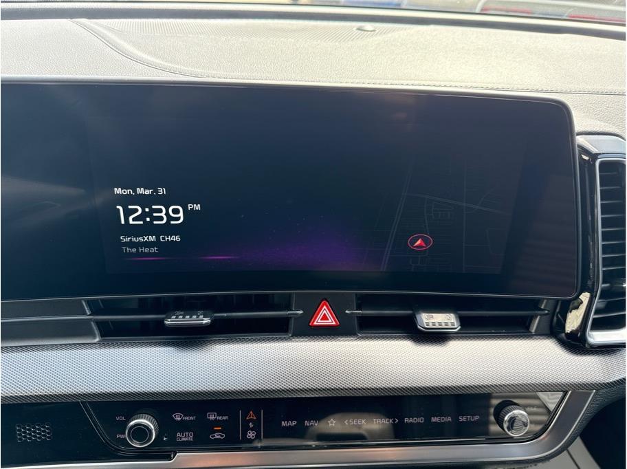 Vehicle image 17 of 22