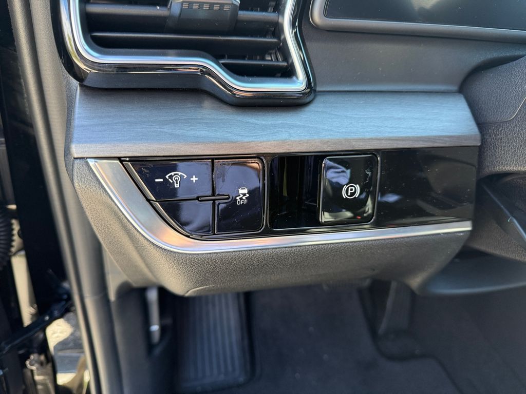 Vehicle image 18 of 20