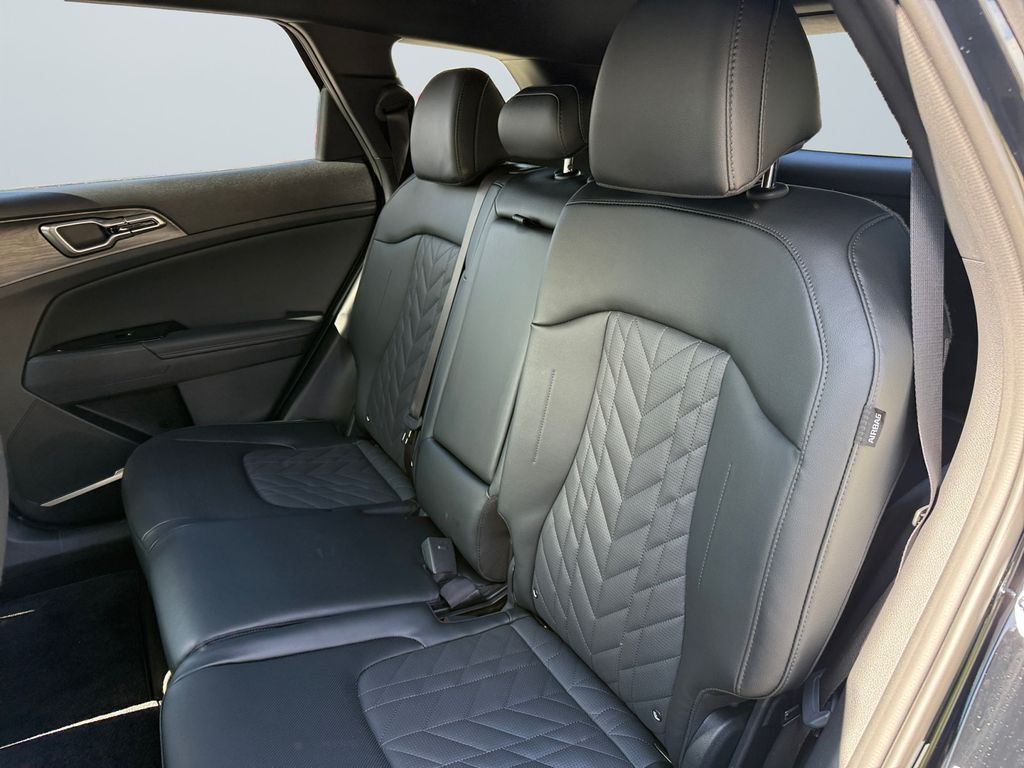 Vehicle image 13 of 20