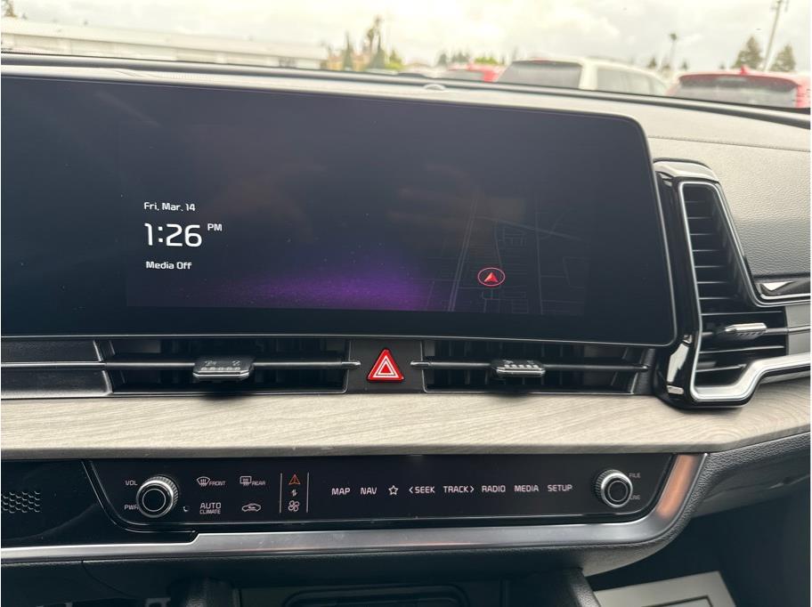 Vehicle image 17 of 22