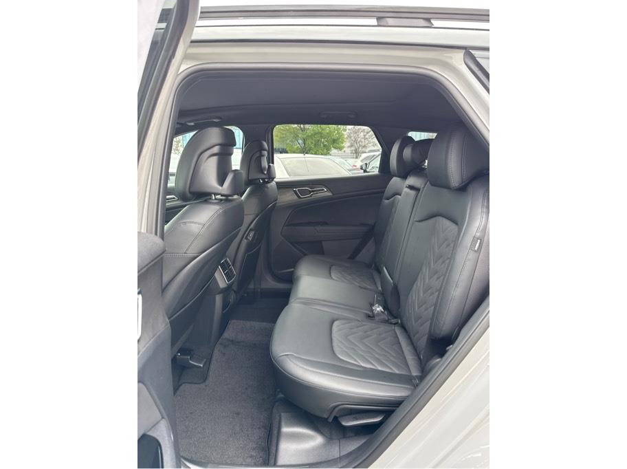 Vehicle image 11 of 22