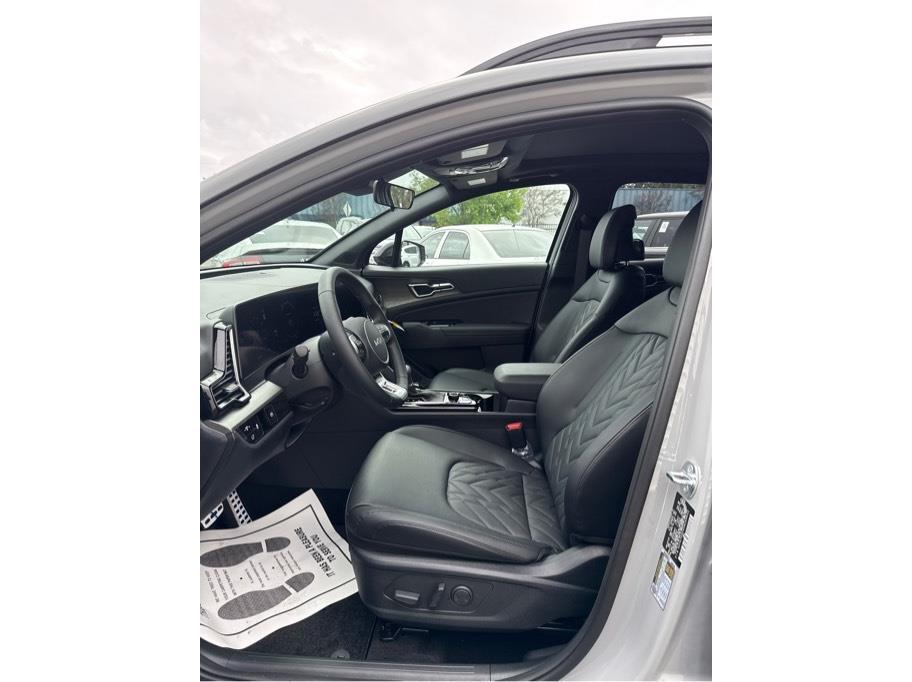 Vehicle image 13 of 22