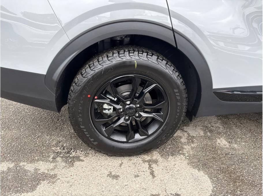 Vehicle image 8 of 22