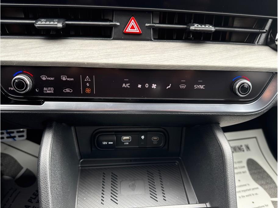 Vehicle image 16 of 22