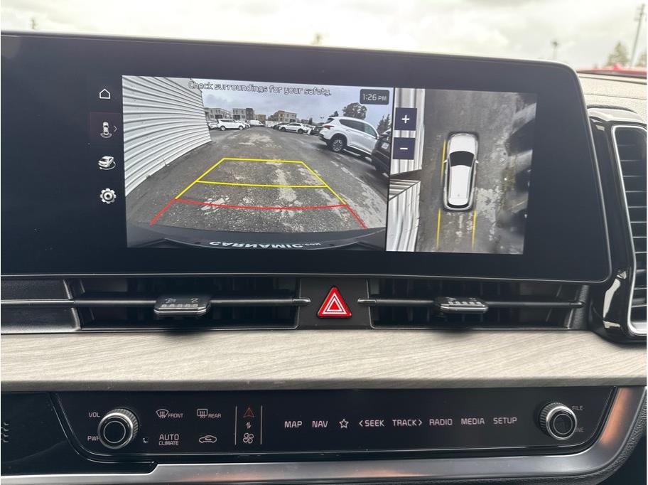 Vehicle image 18 of 22
